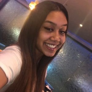 Meet your Posher, Alicia